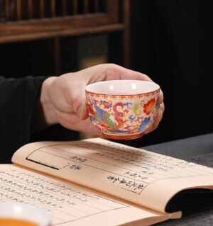 porcelain-tea-cups-porcelain-royal-majesty-inhand.jpg