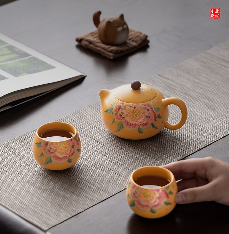 vintage-brown-teapot-chinese-cloud-dragon-twocups.jpg vintage-brown-teapot-chinese-cloud-dragon-twocups.jpg