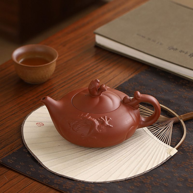 vintage-brown-teapot-chinese-prosperity-dragon-desk.jpg vintage-brown-teapot-chinese-prosperity-dragon-desk.jpg