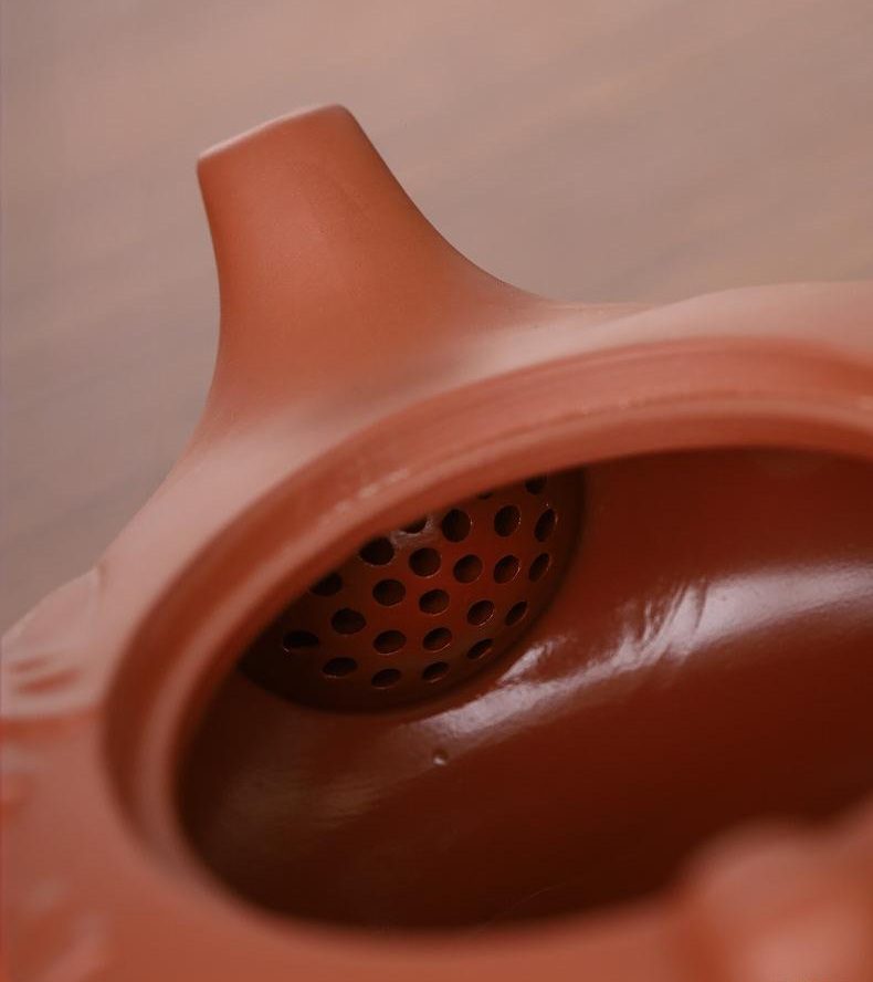 vintage-brown-teapot-chinese-prosperity-dragon-top.jpg vintage-brown-teapot-chinese-prosperity-dragon-top.jpg
