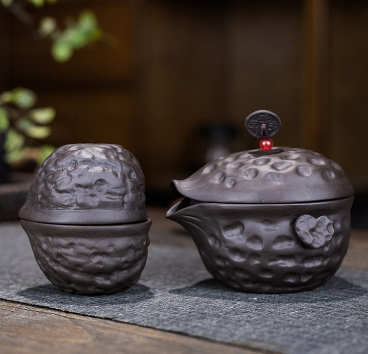 vintage-brown-teapot-chinese-walnut-ondesk.jpg vintage-brown-teapot-chinese-walnut-ondesk.jpg