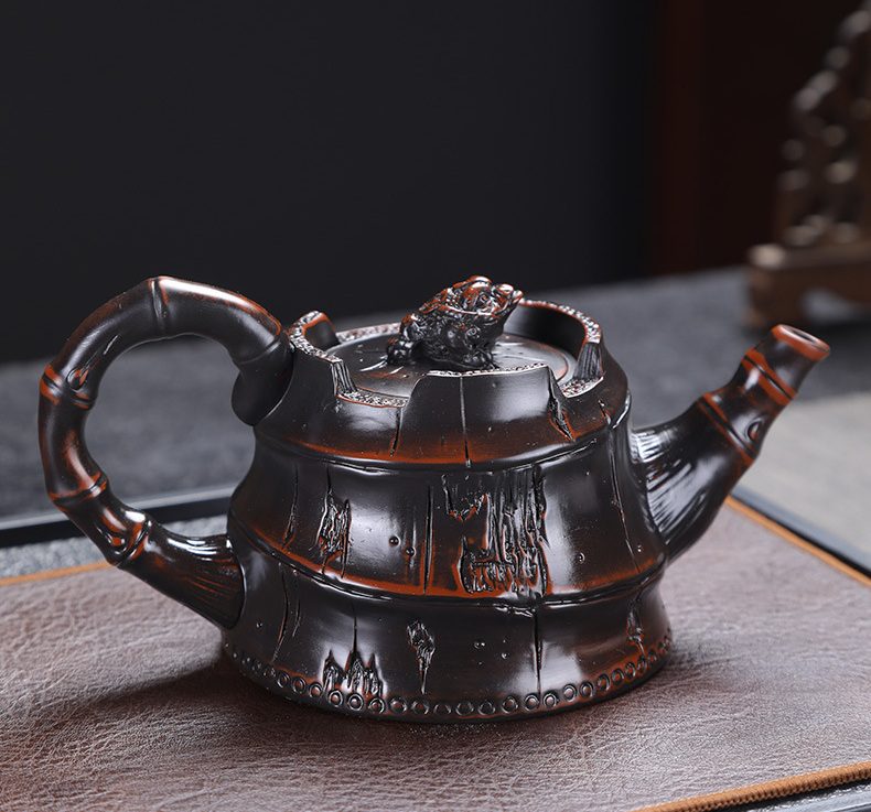 vintage-brown-teapot-yixing purple clay-bamboo-desk vintage-brown-teapot-yixing purple clay-bamboo-desk